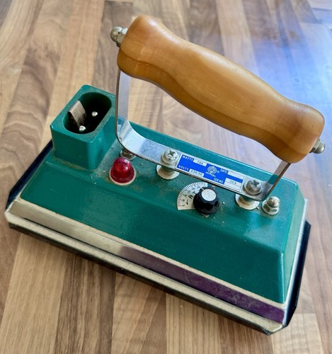 Snooker table iron - table,