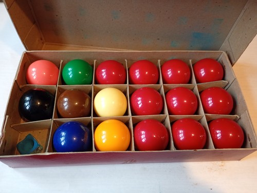 Vintage boxed set snooker - set,